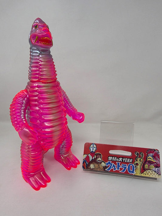 Red King (レッドキング) — 世紀の大怪獣シリーズ / Seiki no Daikaijū Series — MARUSAN TOY — Sofubi — Made in Japan — 450 Pink Neon Ver. 2025 — ©円谷プロ (Tsuburaya Productions)