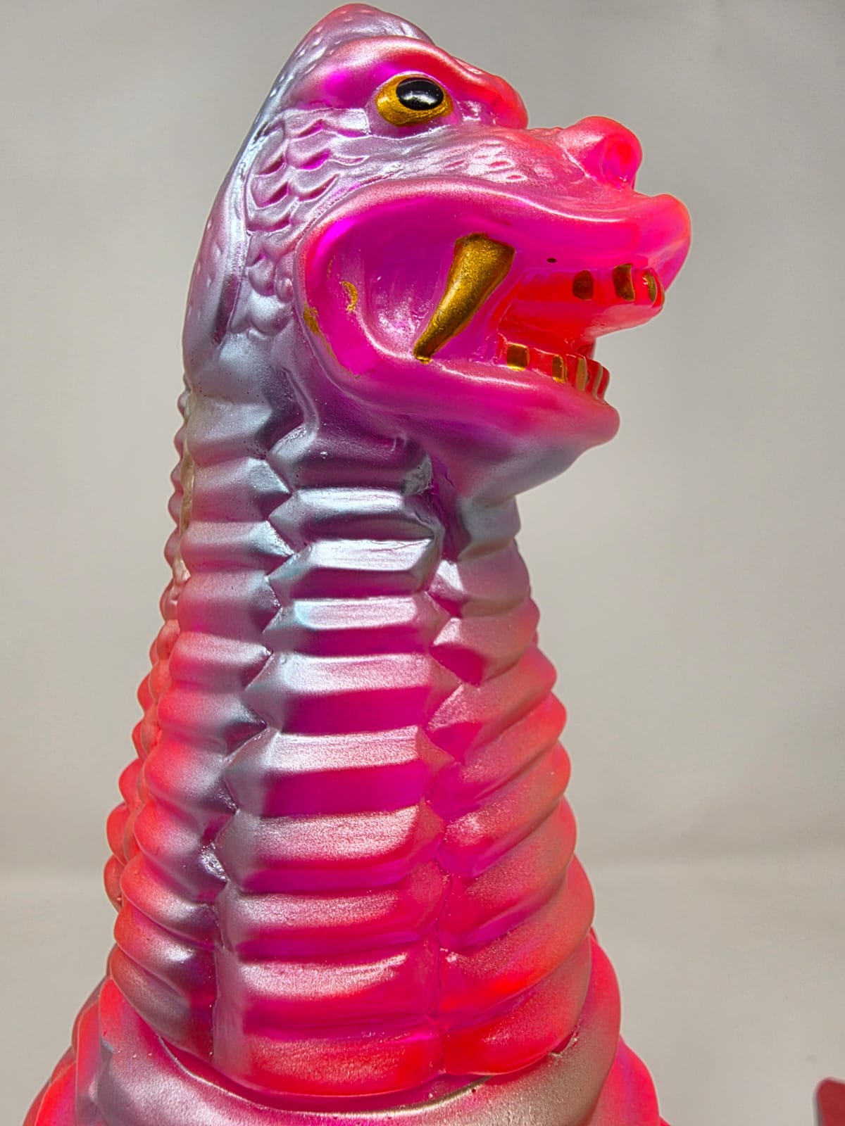 Red King (レッドキング) — 世紀の大怪獣シリーズ / Seiki no Daikaijū Series — MARUSAN TOY — Sofubi — Made in Japan — 450 Pink Neon Ver. 2025 — ©円谷プロ (Tsuburaya Productions)
