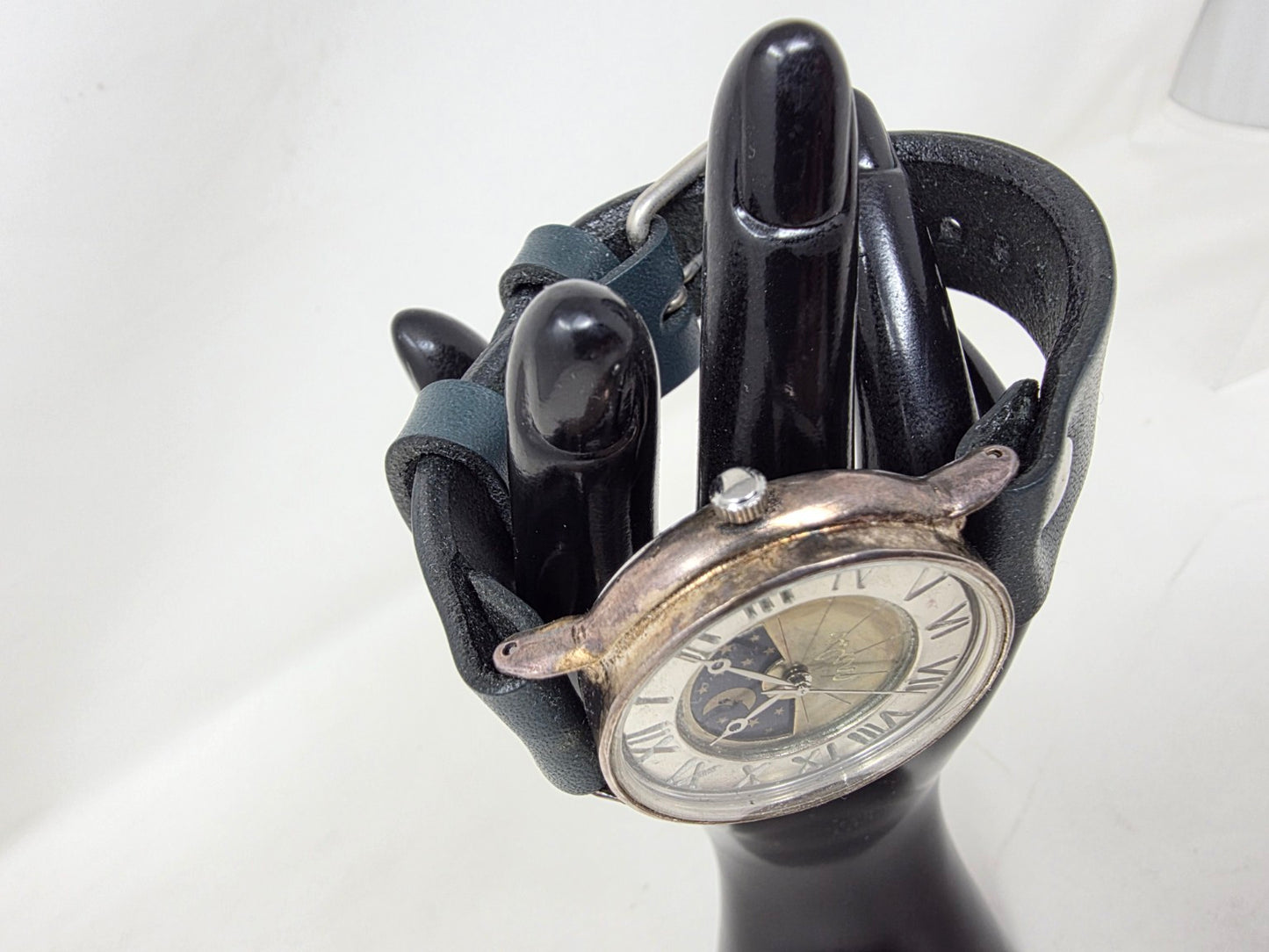 Tsukikage (月影) – “La Sombra de la Luna”  Reloj artesanal japonés contemporáneo