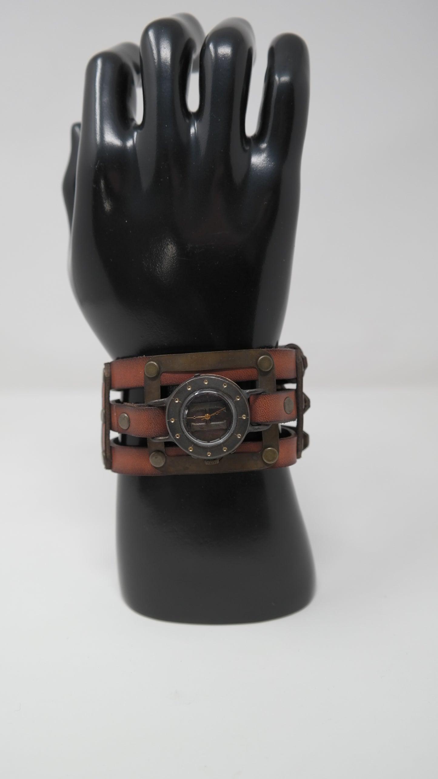 RELOJ ARTESANAL JAPONÉS: "LA JAULA DE LAS HORAS REBELDES"