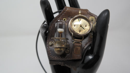 RELOJ ARTESANAL JAPONÉS: "LA FLOR QUE APRENDIÓ A ESPERAR"
