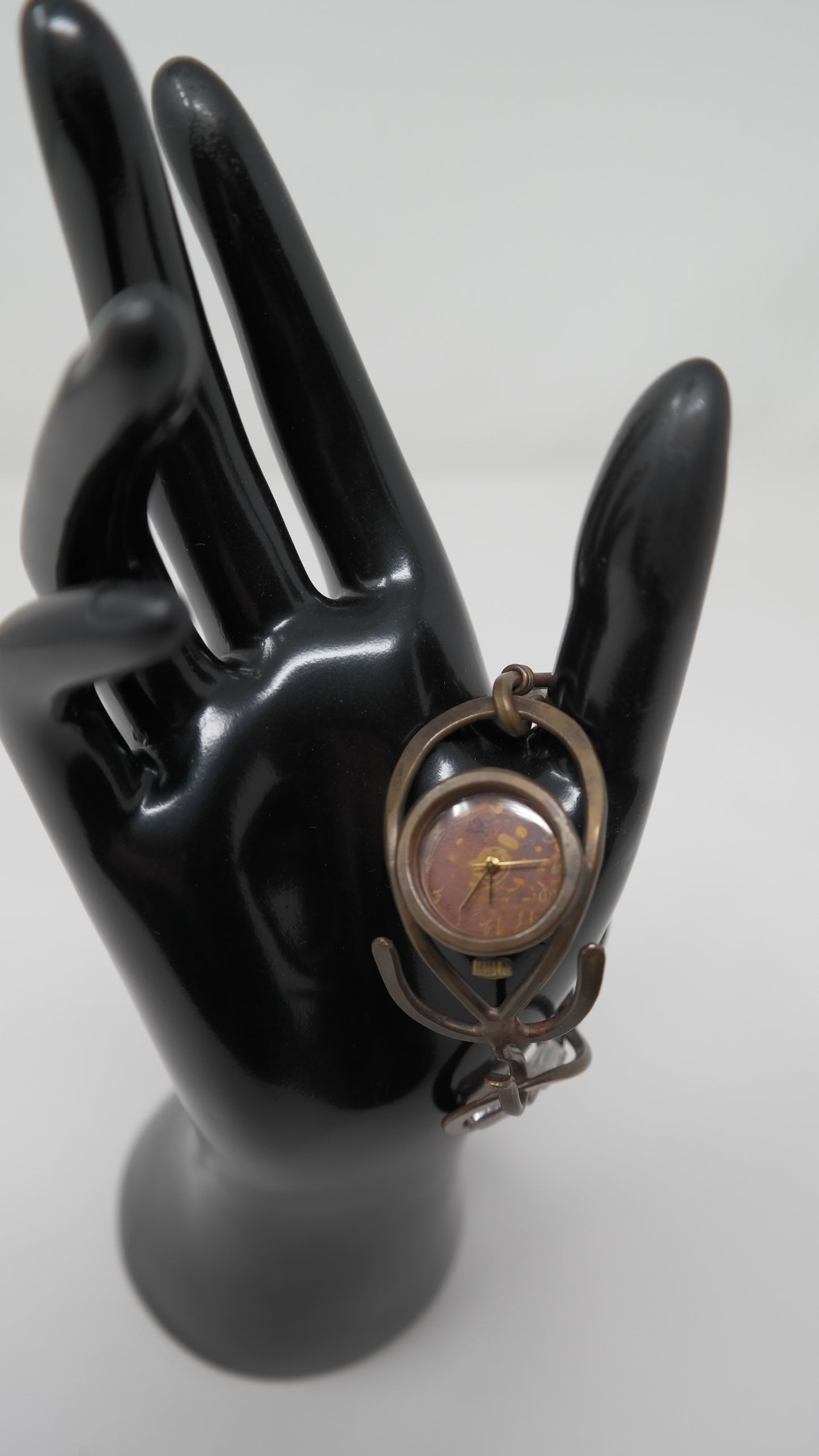 RELOJ ARTESANAL JAPONÉS: "EL ORÁCULO DE LAS HORAS PERDIDAS"